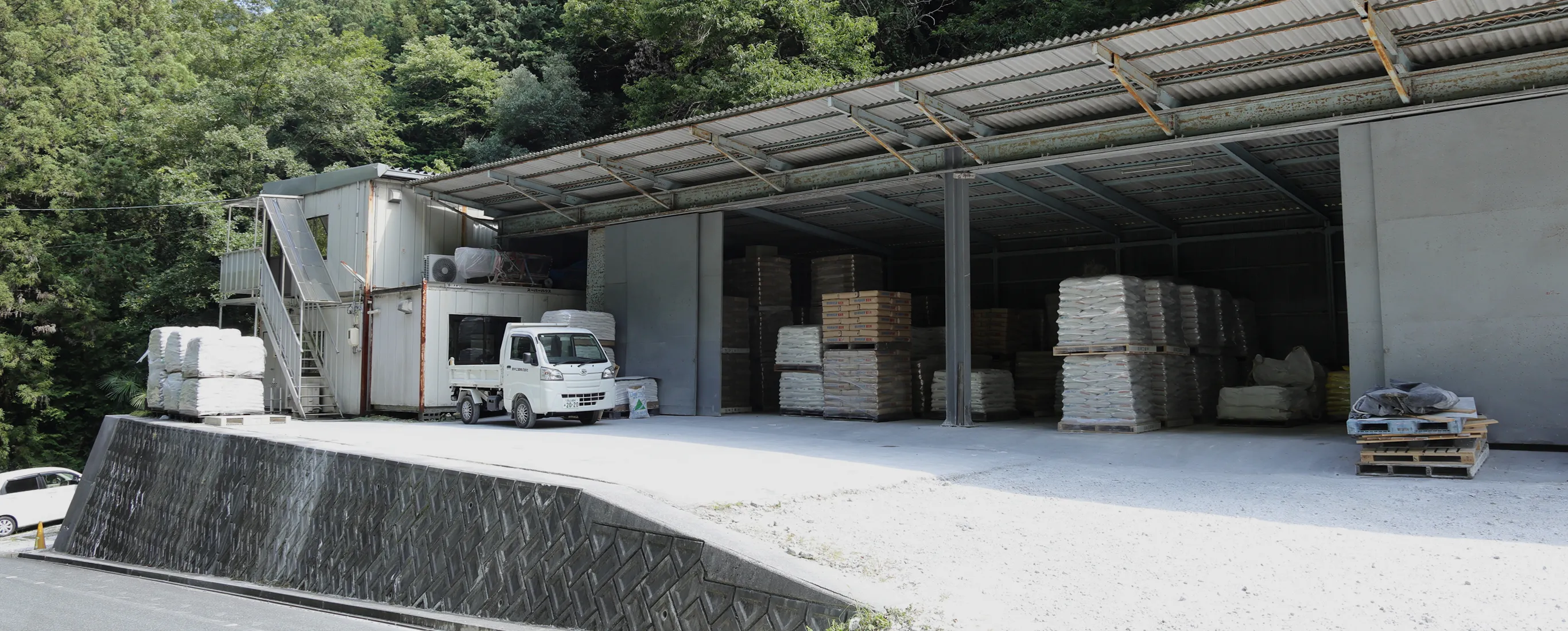 鈴木工業の工場風景